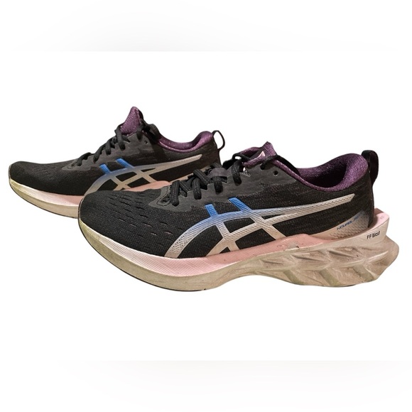 ASICS Novablast Running Shoes - Picture 2 of 5